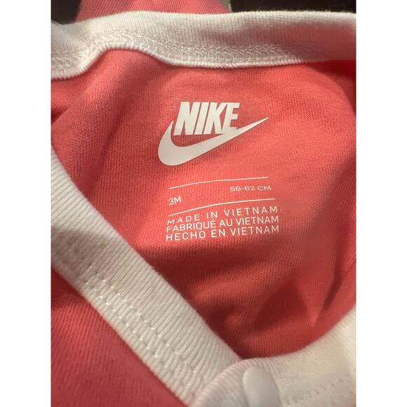 NWT Nike Pink & White One Piece Outfit Sz. 3m - Picture 3 of 3